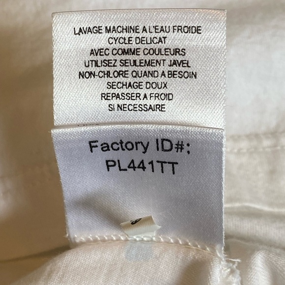 BCBG White v-neck top - Picture 9 of 9